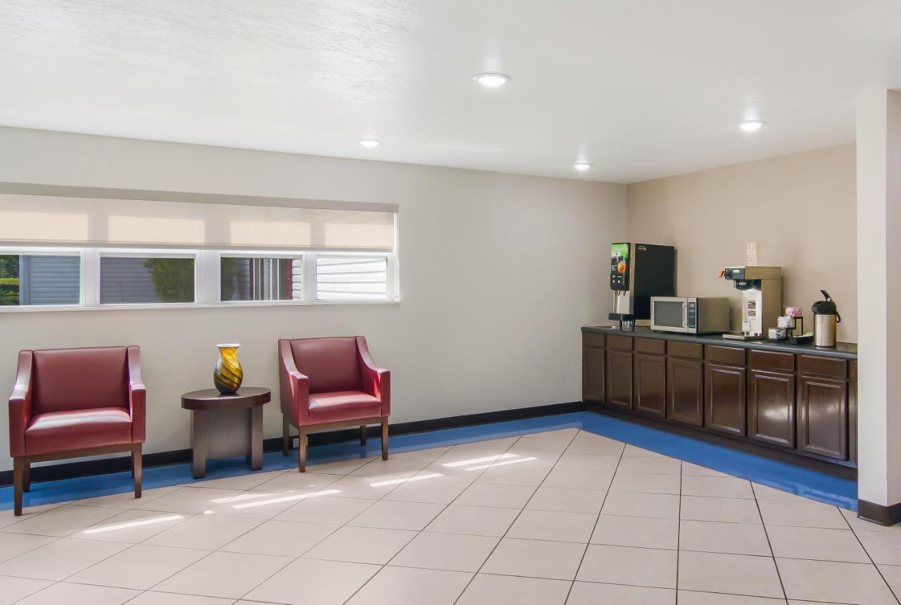Red Roof Inn I-95 North Brunswick Дариен Экстерьер фото
